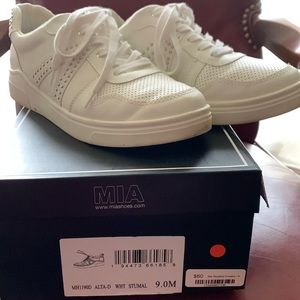 Mia Alta Studded Sneaker. Size 9. Like new